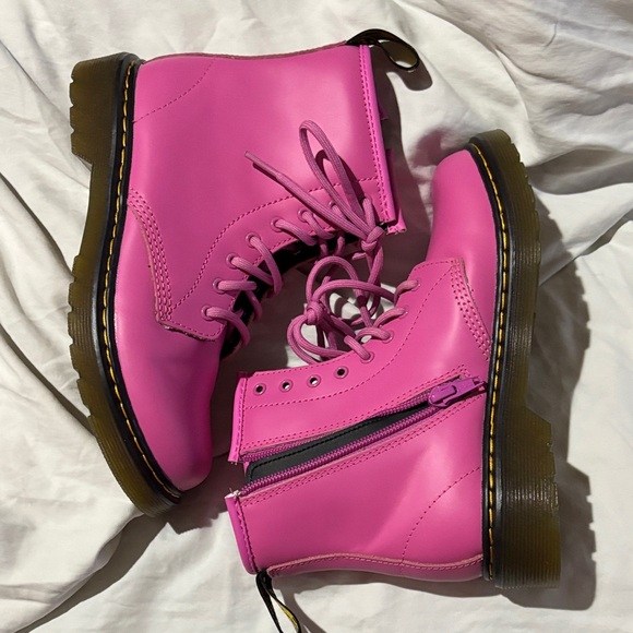 Martens bubble gum Pink Romario Boots new in box nwt
